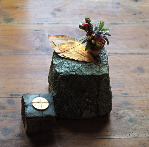 Pflasterstein mit Blumen