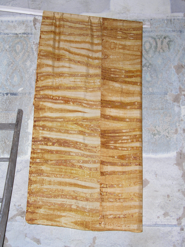 Plakat der Ausstellung Seide Licht Raum Installation im nicht Sanierten Haus