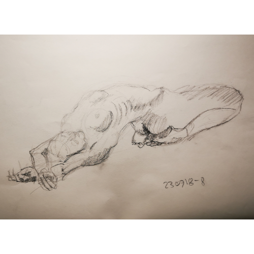 w Akt kniend, mit auf Boden zurückgelegtem Oberkörper, Kopf und Armen, von schräg oben gezeichnet